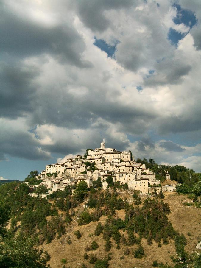 Albergo Diffuso Crispolti Labro Exterior photo